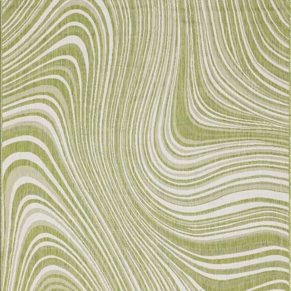 Meet your Posher, Jessica - Picture 1 of 1